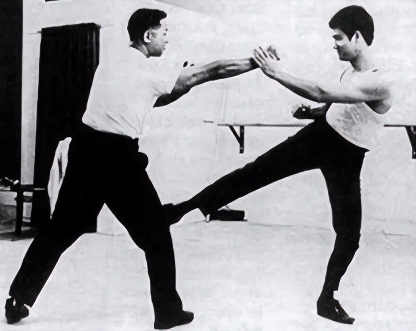 李小龙死因至今未解之谜,揭秘李小龙死亡谜团