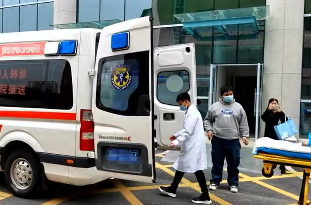 男子灌肠排出大量粪便,男子用大肠灌小肠