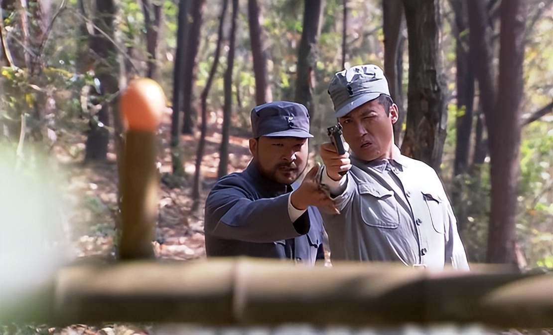 涂发胶抹口红，打仗住酒店，这些抗日剧，对得起以前的战士吗？