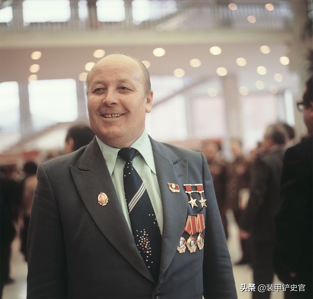 亚速钢铁厂员工,亚速钢铁厂当地工人