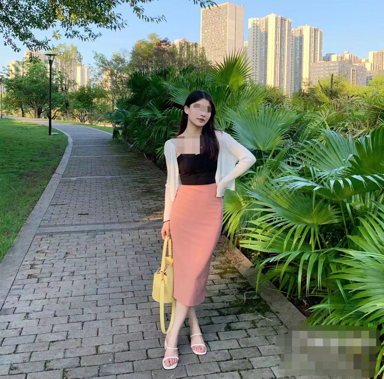 养孔雀主要靠什么赚钱,在农村养孔雀挣钱吗投资多少