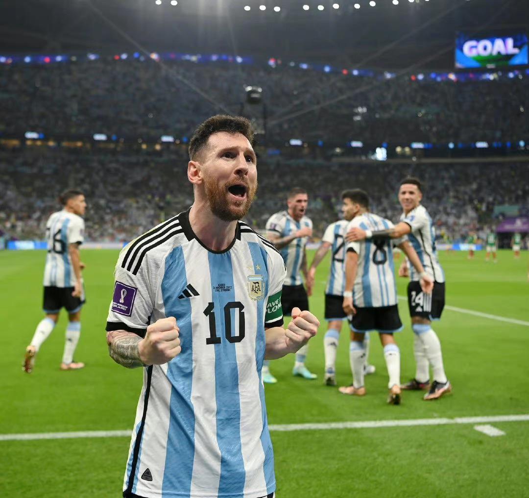 毁三观:旗人格格大腿岔开豪放洗衣,地主三妻四妾不输女明星2