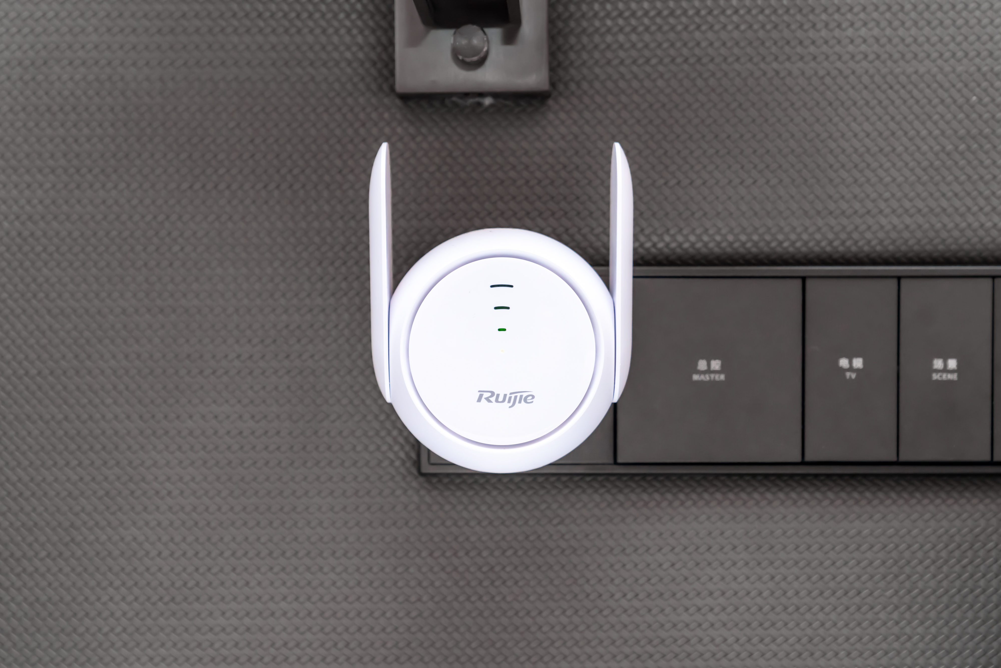 入户500M,两堵墙外卡成狗?如何用好锐捷小兔子改善家庭网络环境