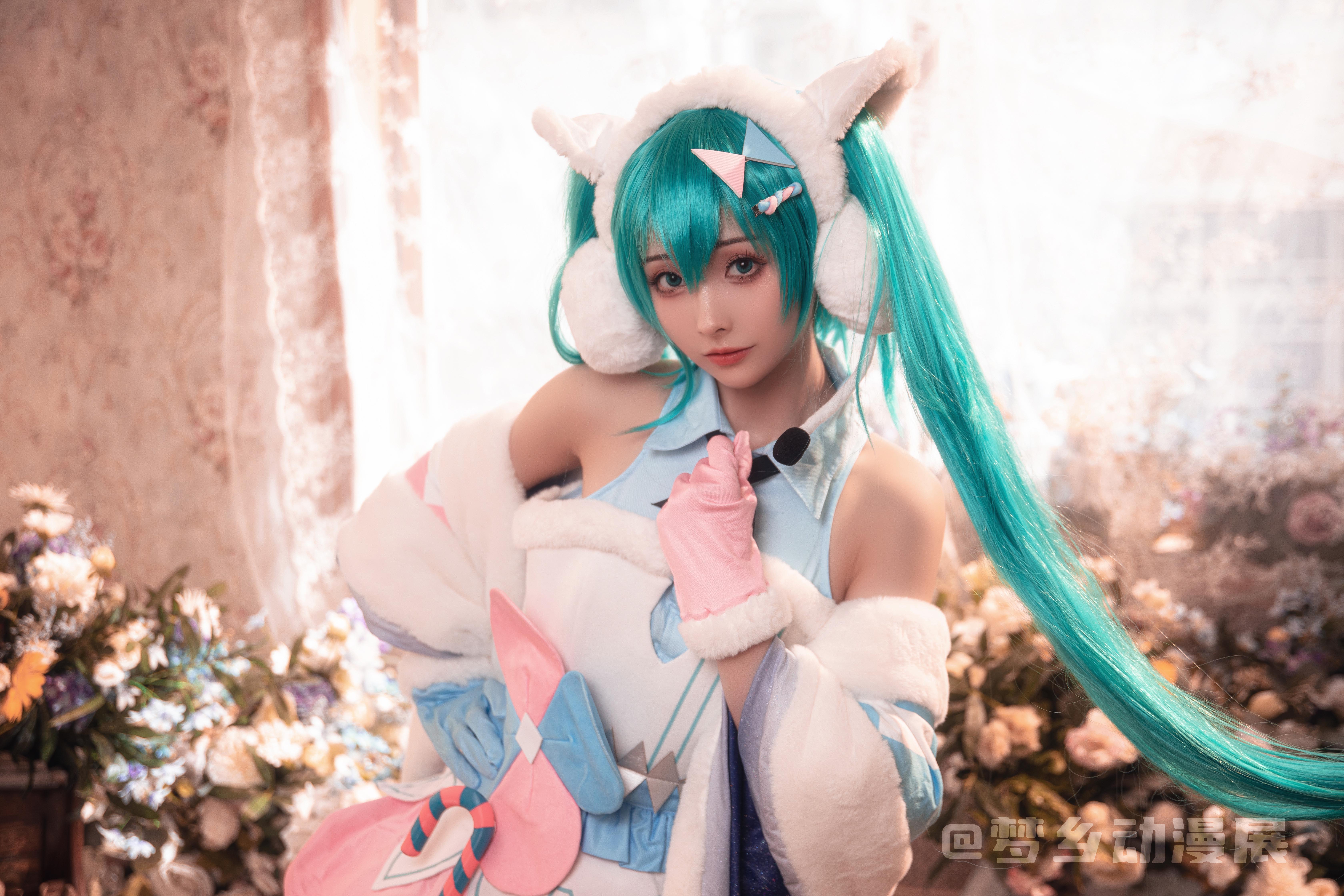 初音未来cos在舞台上唱歌,初音未来cos最有氛围感