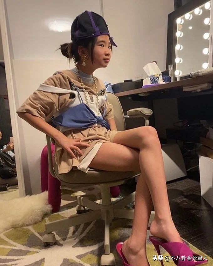 17岁黄多多近照曝光,17岁黄多多衣着