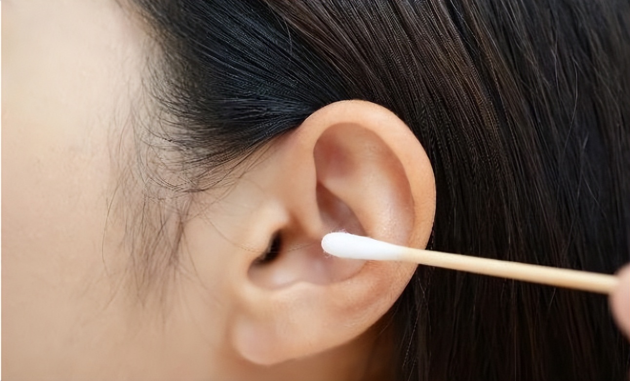 耳朵特别痒又掏不出耳屎怎么办,耳朵里痒一掏就流水是什么原因