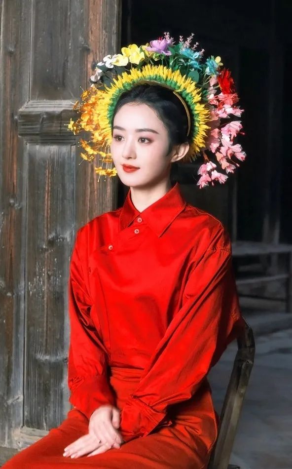赵露思穿上廉价中国风礼服，俗成了18线网红