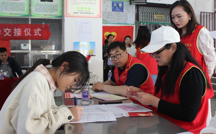 开封顺河区残联慰问困难残疾家庭,开封义工协会贫困户