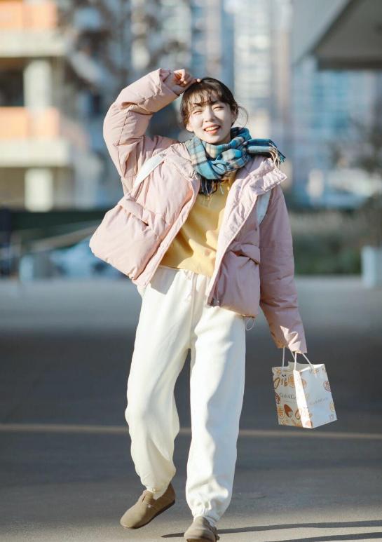 小个子必看的羽绒服穿搭技巧,小个子如何选羽绒服长度显高