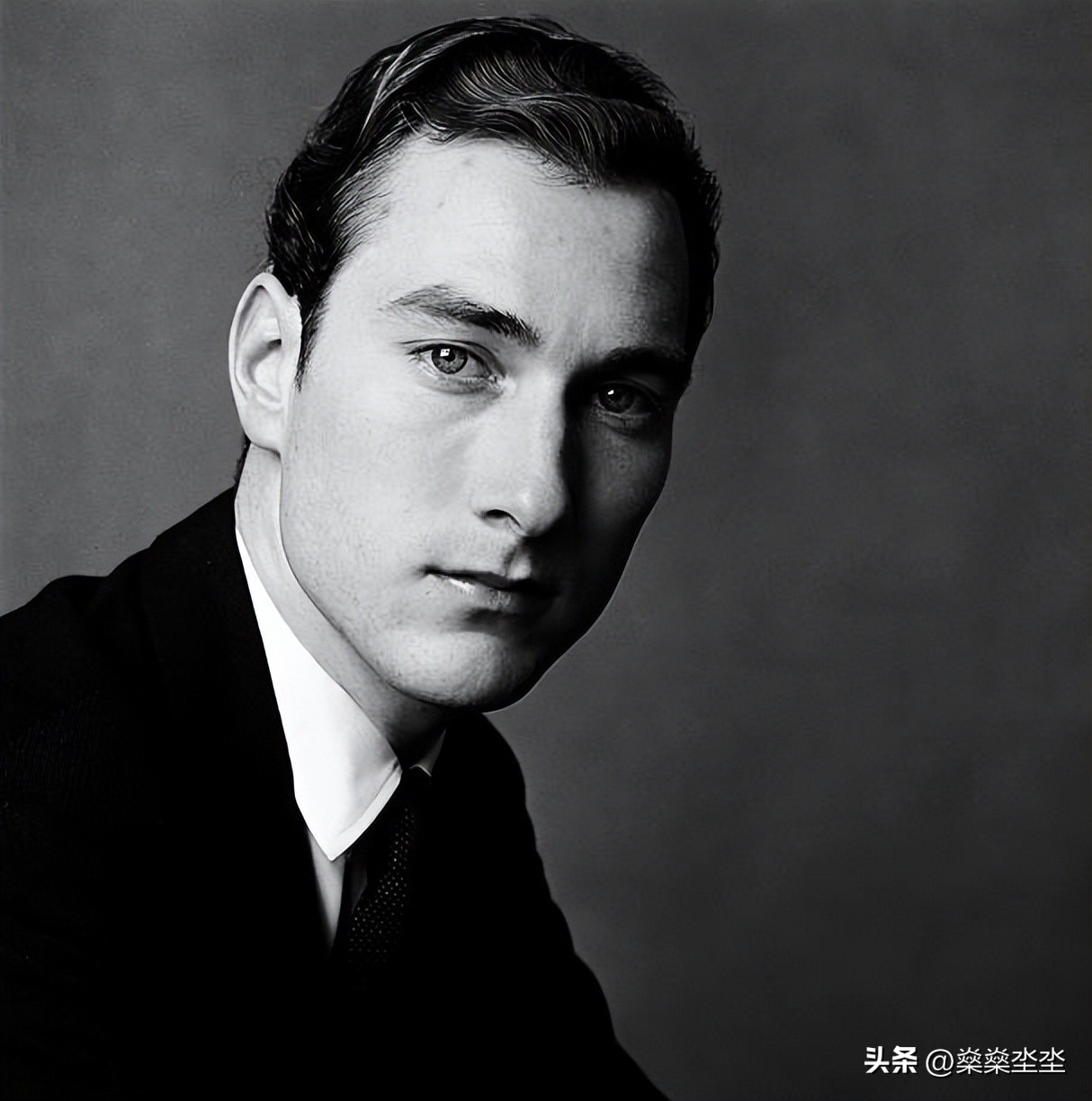 吸血鬼王子爱上一个女人,吸血鬼王子爱上一位人类女孩