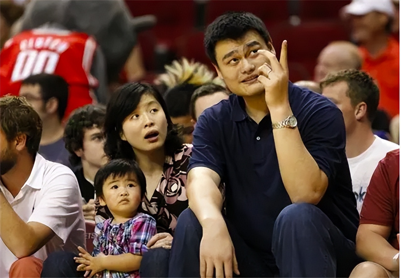 姚明和妻子叶莉的恩爱秘诀是什么,姚明和妻子的爱情故事