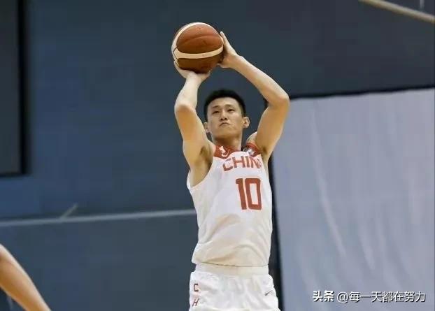 中国男篮大胜伊朗男篮王哲林,周鹏顾全伊朗亚锦赛