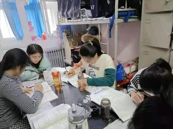 疫情防控工作与教育教学工作,统筹推进疫情防控和复学