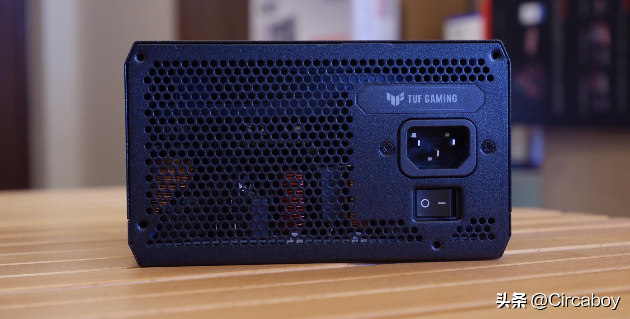 华硕4070电竞特工和巨齿鲨哪个好,4070七彩虹ultra和华硕巨齿鲨哪个好