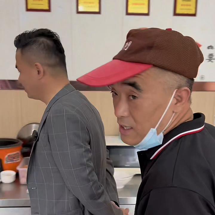 从化妆品行业转行做老台门包子,听听他的感悟《山西老台门...