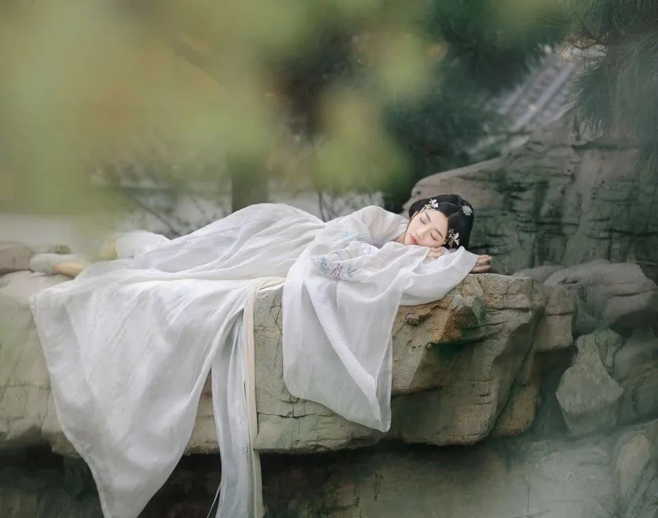 寂寞的诗句唯美短句,形容孤独寂寞的诗词句子