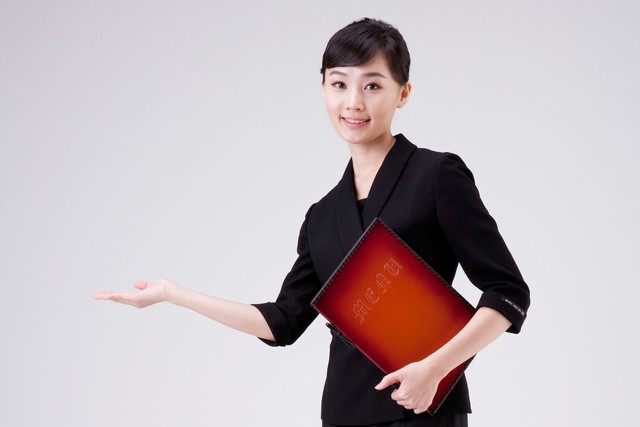 进机场办理登机牌流程,机场办理登机牌的工作