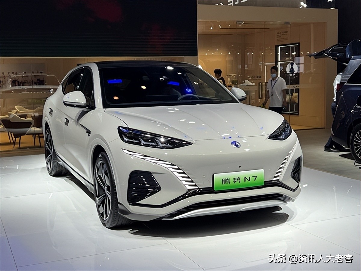 比亚迪5月份销售24万辆新能源汽车,四冠王比亚迪年销超300万破纪录