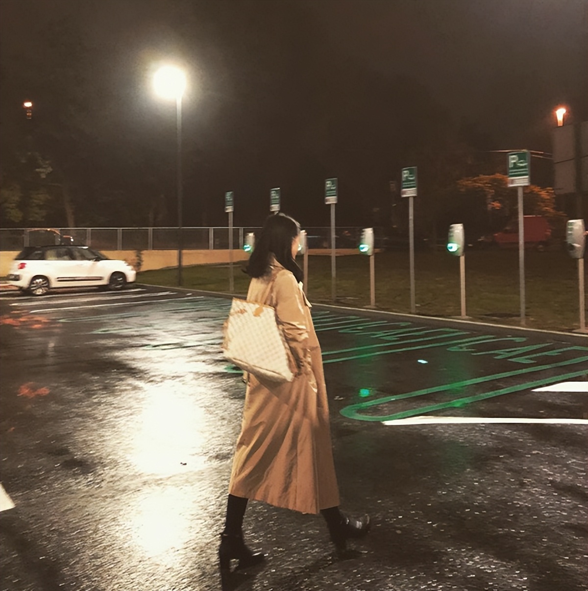 卖二手的奢侈品平台收费,奢侈品二手平台哪个靠谱