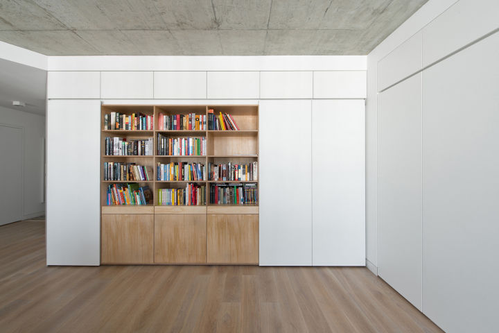 安排个书架墙，是家里最好的不动产，如此看来，完全没必要空间房