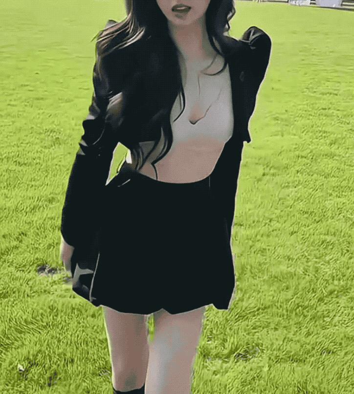 显摆、不穿、还露背,这些女明星服饰真的很宽松吗?