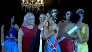 80张神奇偶然瞬间，环形闪电，海蛇和最毒石斑鱼互咬，骑骆驼拍照