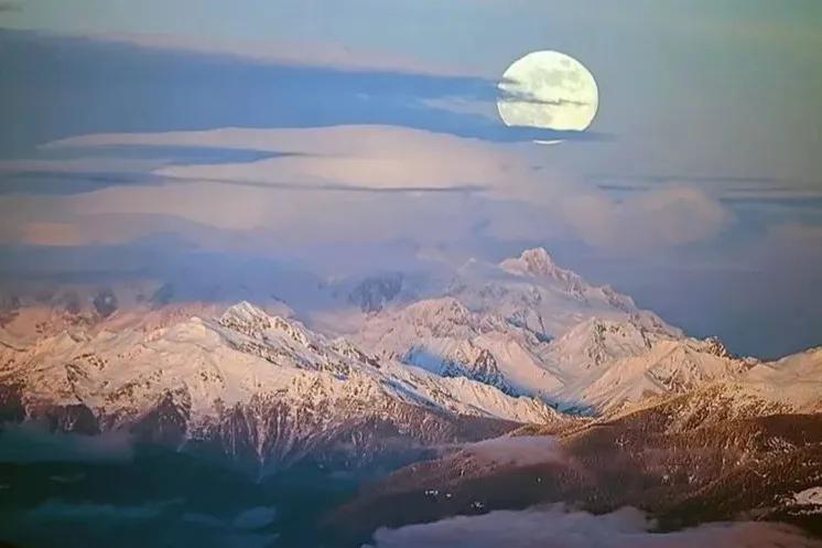 月亮唯美的诗句,月亮相关的优美诗句