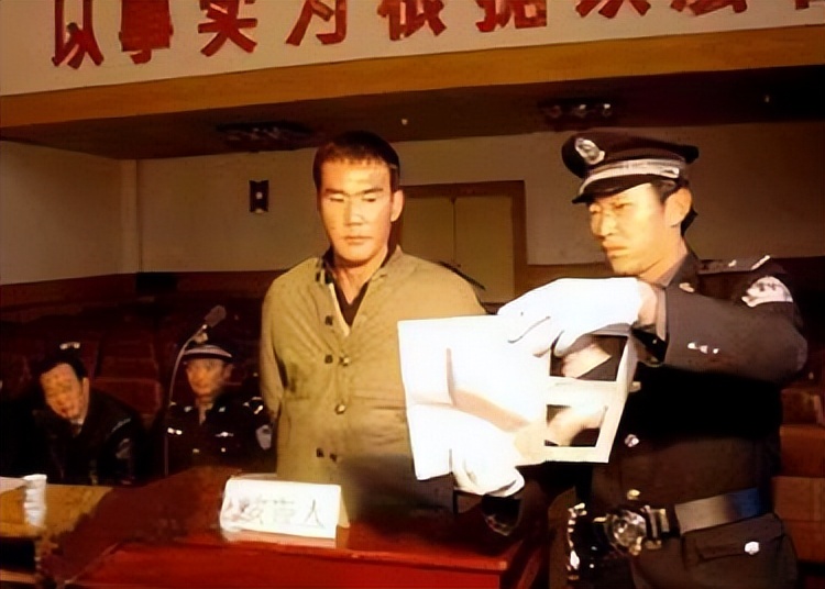 掏肠恶魔乔建国：花季少女夜路回家，惨遭毒手小肠被从*体下**掏出