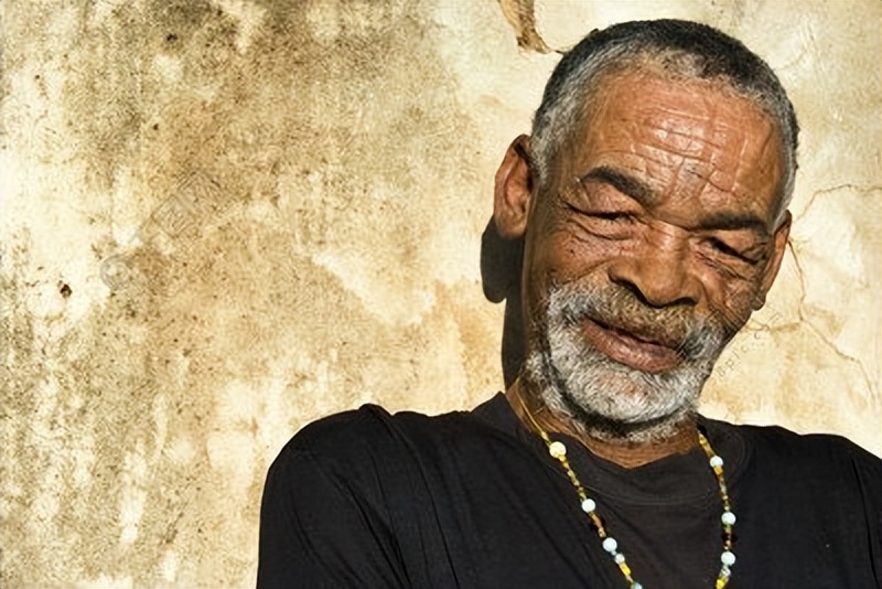 黑种人在中国四处滥情，美女还是宁愿倒贴主动献身，是身体好吗？