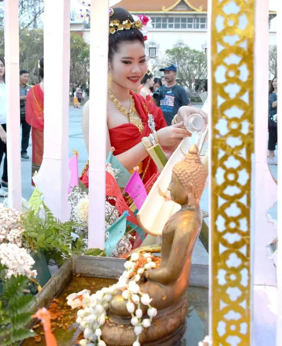 介绍清迈的泼水节,清迈泼水节完整版