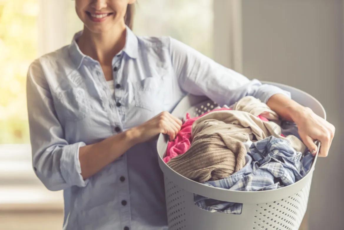 衣服一定要这样清洗,别不当回事,不然衣服“越洗越旧”