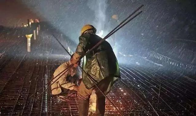 装柜师傅装柜子多少钱,安装柜子的师傅有多重要