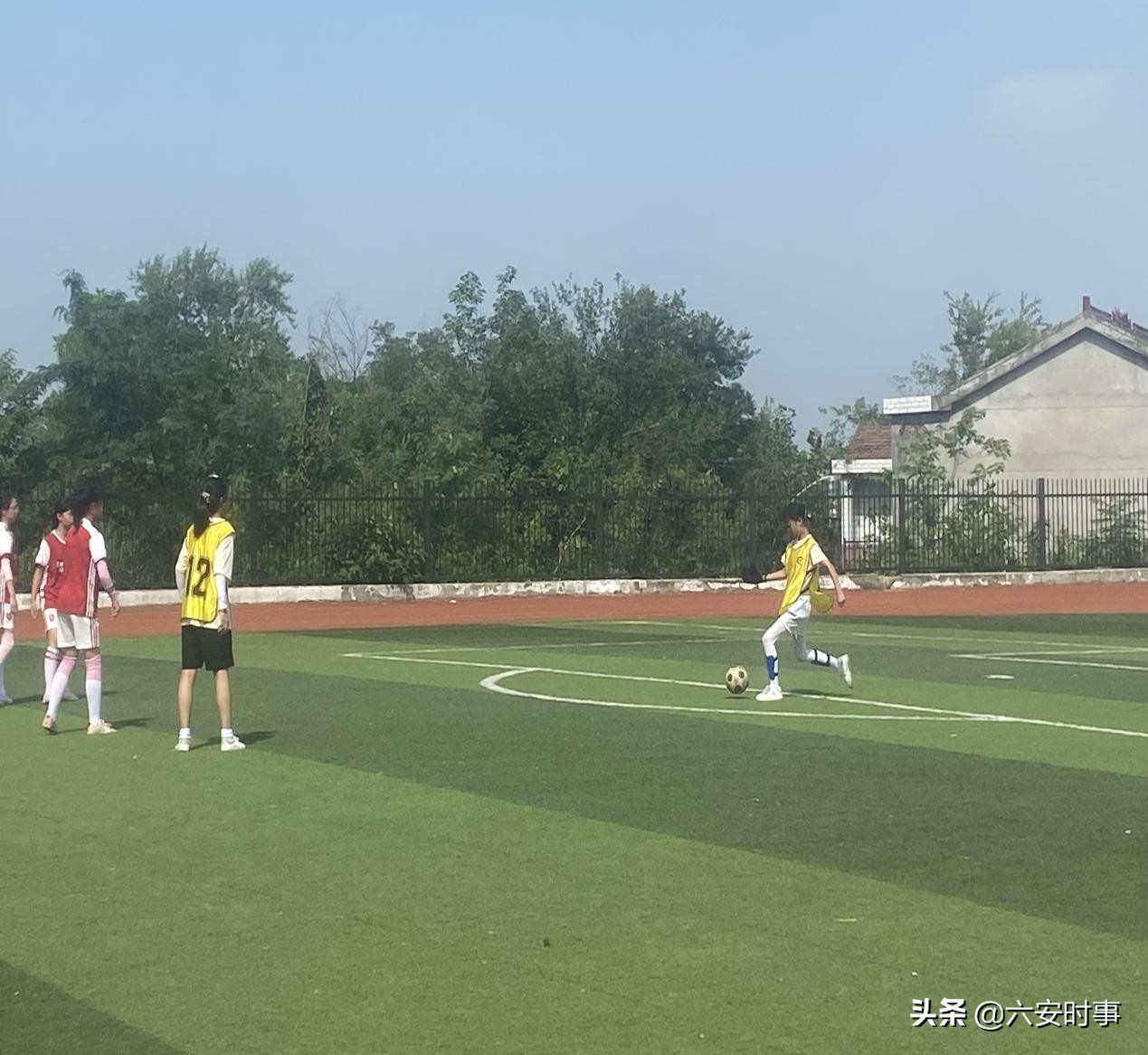 小学校园足球联赛开赛报道,中小学生校园足球联赛完美收官