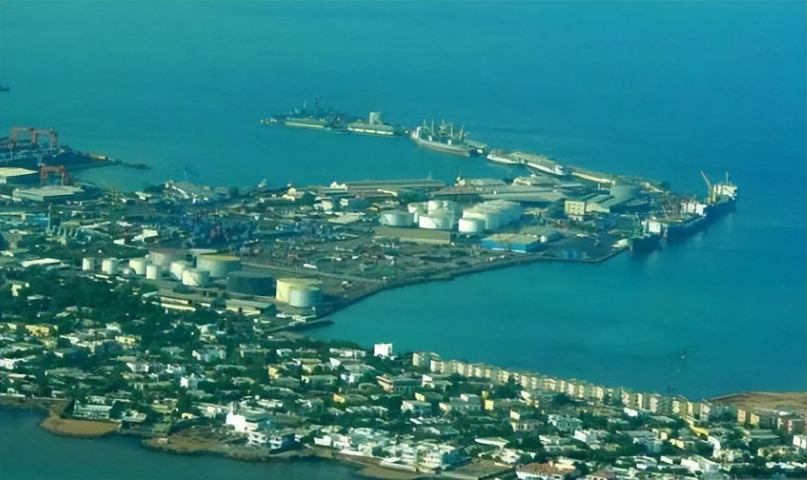 非洲穷国吉布提，在中国帮助下三年摘掉穷帽子，为报恩送中方大礼