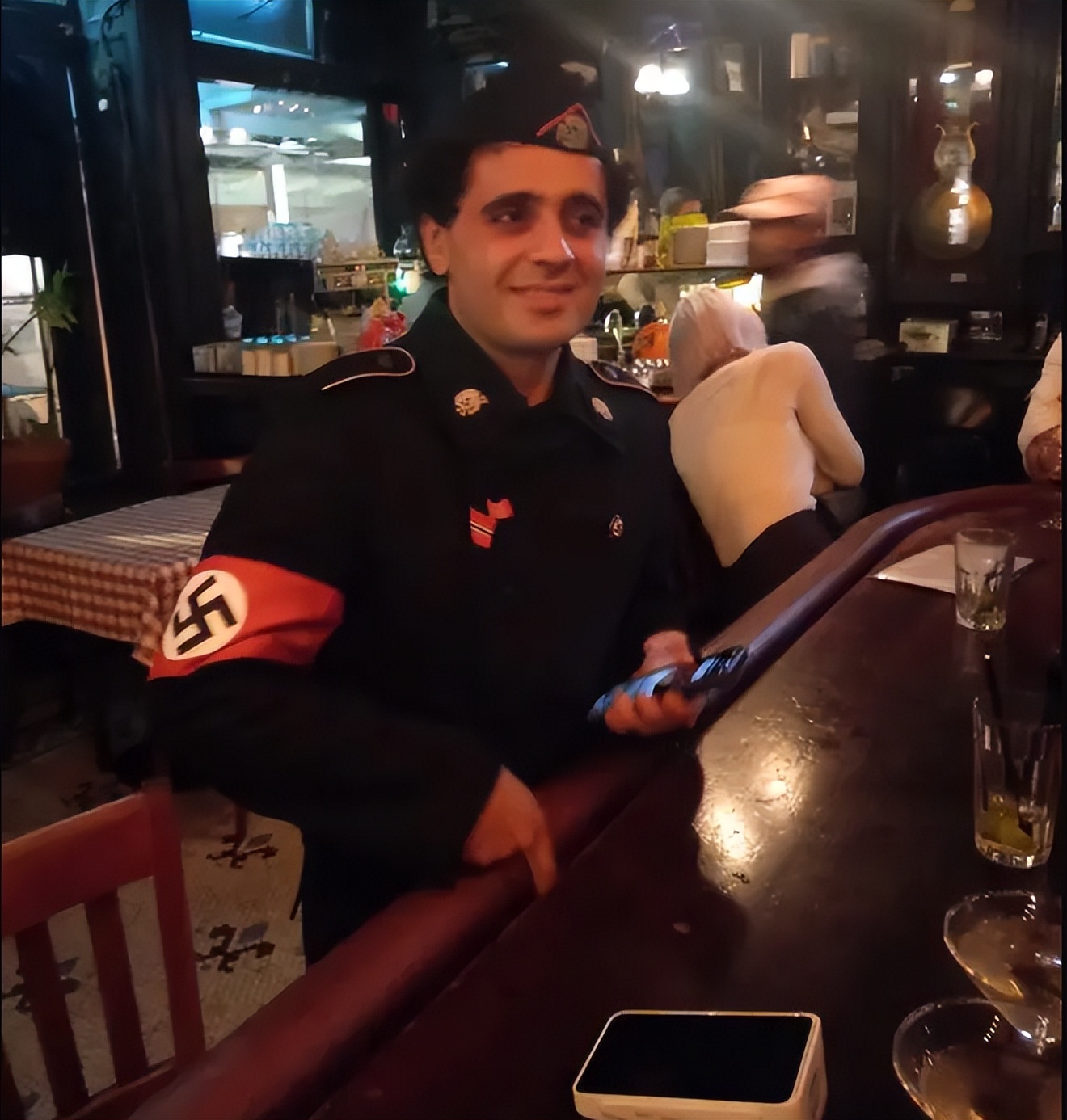 海口通报女子穿日本军装,海口女子穿日本军服后续