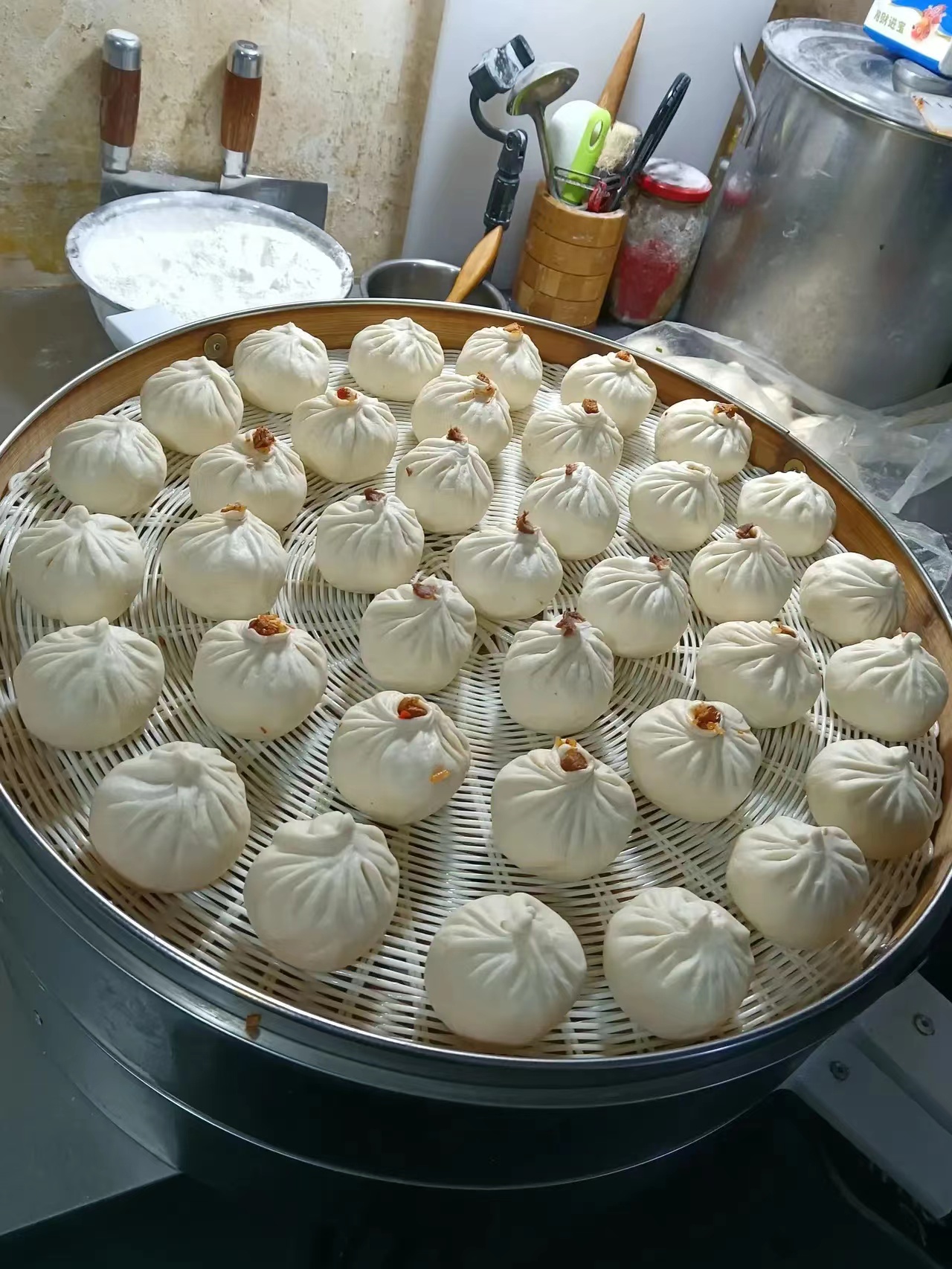 我，50岁老太太，21年投了2万，在深圳开包子店，2年时间赚了63万