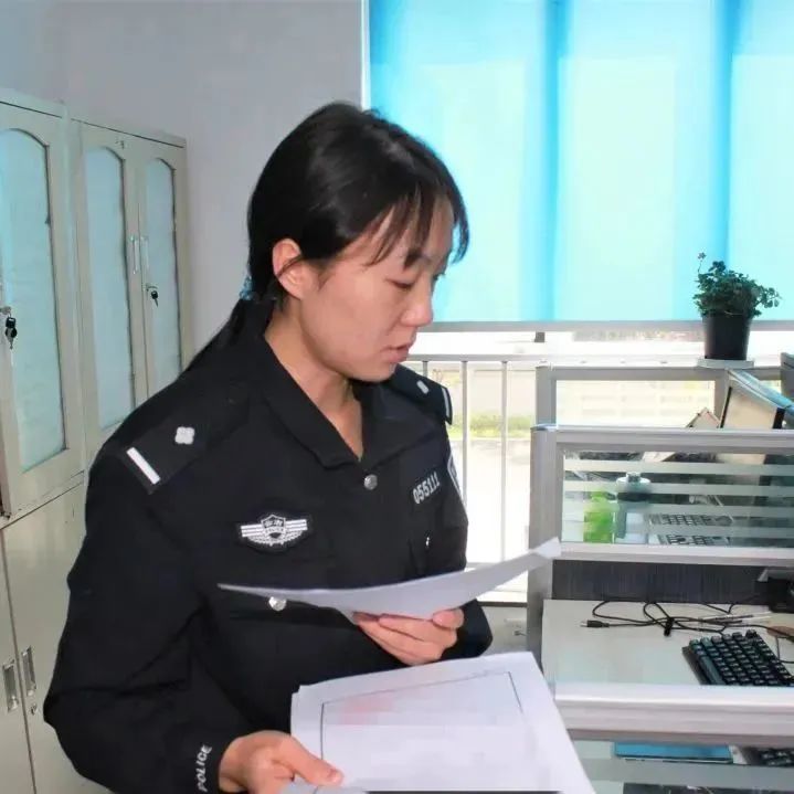 致敬了不起的她户籍女警海报,致敬了不起的她看守所女警