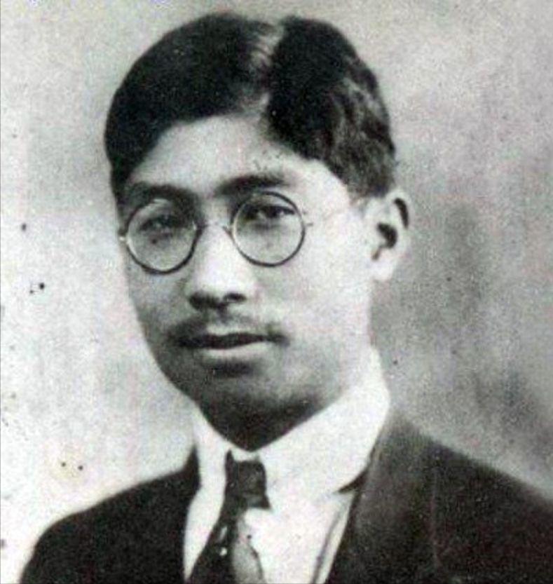 傅钟将军：资历比元帅都老的开国上将，长征中送了*小平邓**三件宝贝