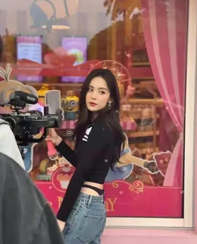 姣斿熀灏兼吵琛ｅ鍥芥槑鏄熼伄鑲夌┛鎼浘,鏄庢槦娉宠。澶栫┛闇茶叞椋庢牸