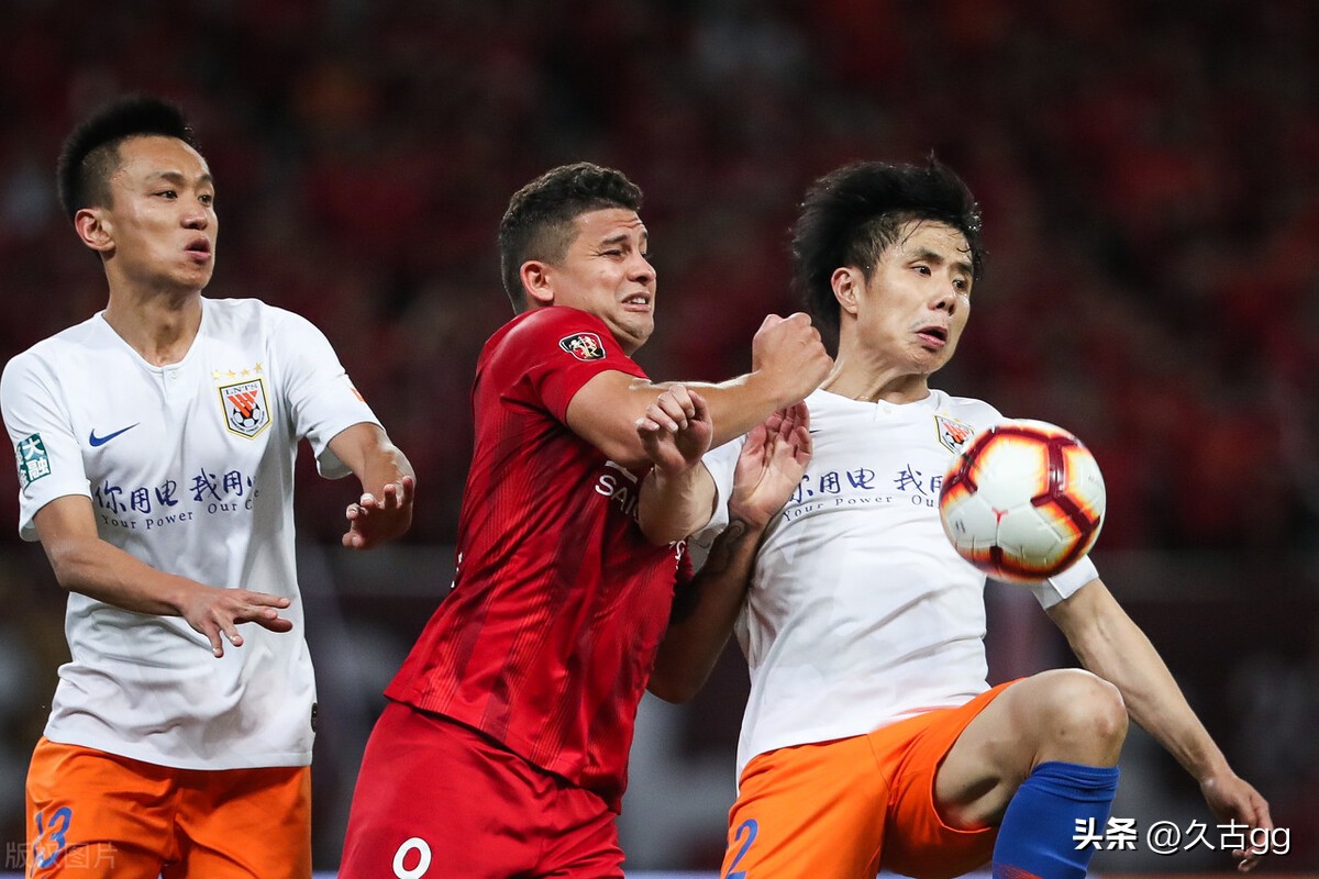 哈维尔赛后遭记者怒问,哈维尔向球迷道歉视频