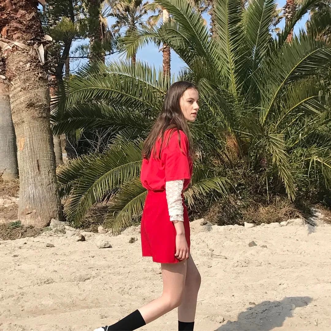 彩色大t恤怎么穿好看,今年时髦宽松t恤