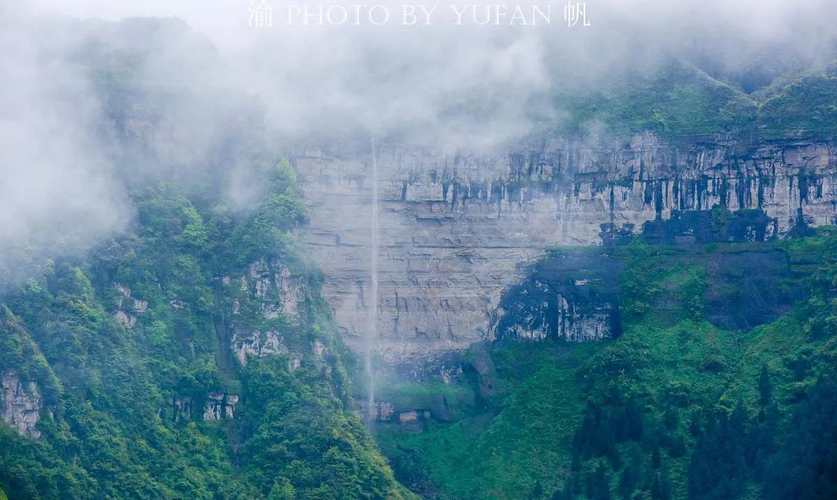 龙岩城飞瀑,南川金佛山龙岩飞瀑导游词