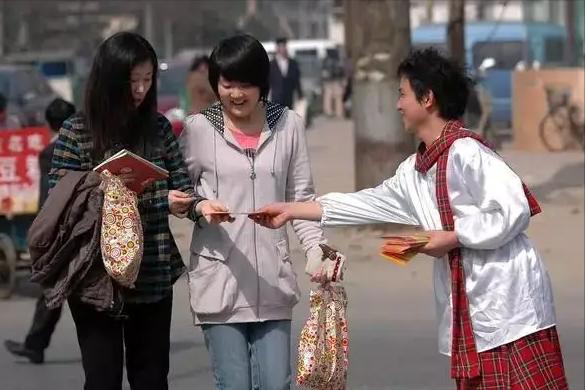 大街上发传单为什么不扔垃圾桶,为什么发传单不能丢