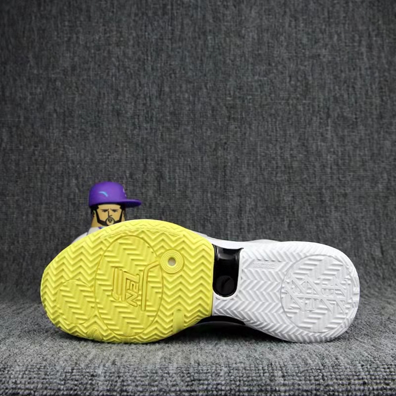 安踏轻狂pro氮科技篮球鞋,安踏新品篮球鞋三分雨