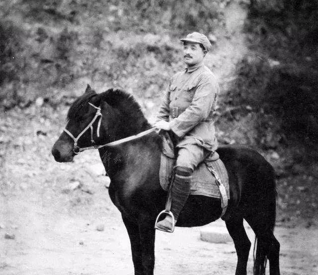 十大元帅朱老总居首，但1955年元帅命令状编号第一的，却是贺老总