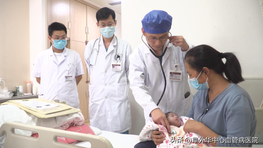 出生10天的病危宝宝医生跪地救,出生宝宝心脏病
