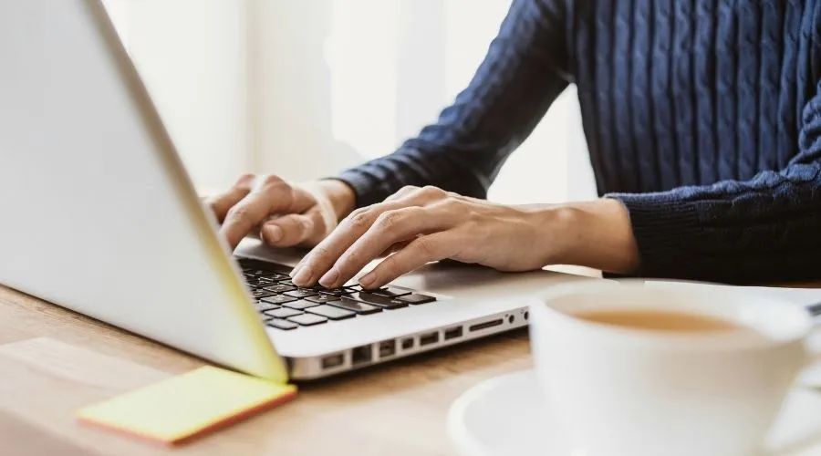 工作干到抑郁了要不要辞职,工作让自己抑郁是坚持还是辞职