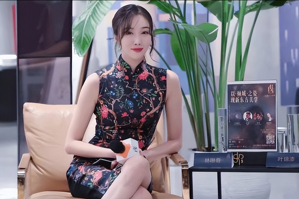 成龙女徒弟被困卫生间,成龙的女徒弟完整视频