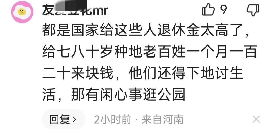 霸道惯了？老太太小区殴打10岁男童，疑是退休老师，老伴是公务员
