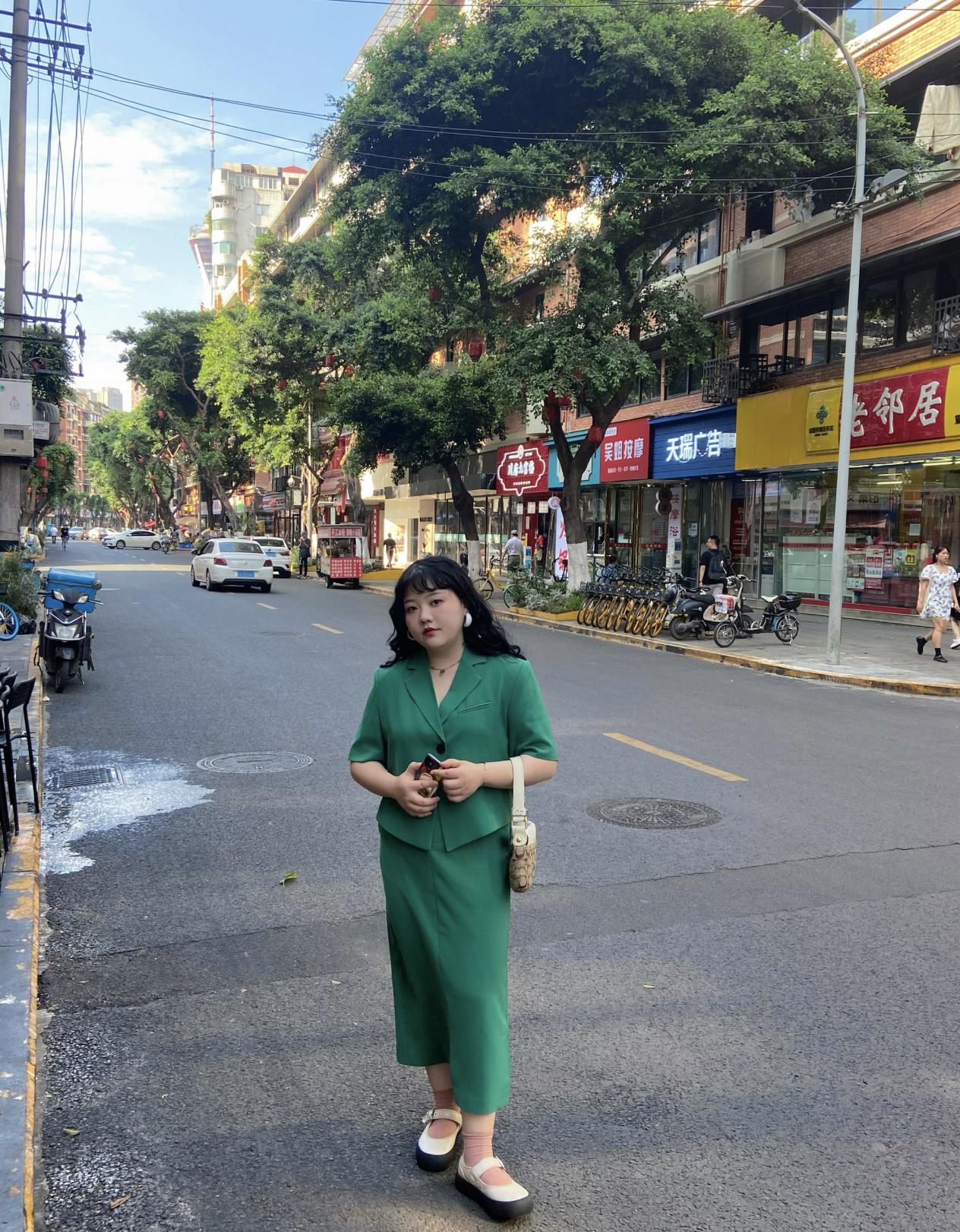 这才是真的胖女孩穿搭，身材圆润依然能穿出精致感，不沉闷很温柔